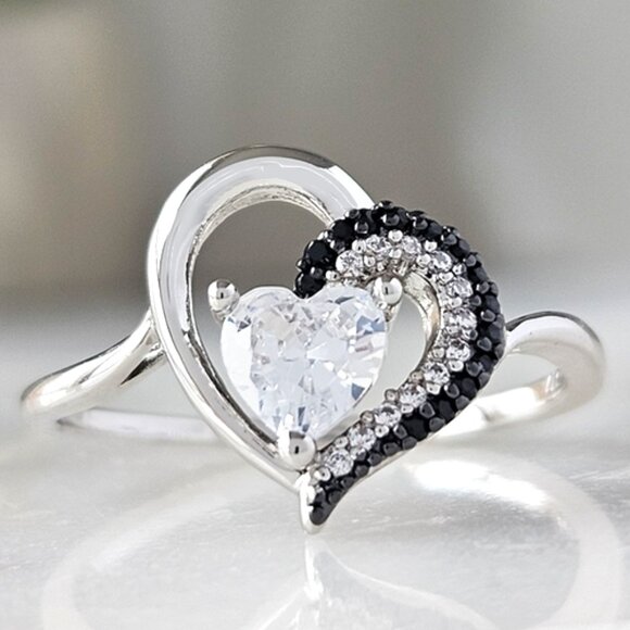 Black and White Heart ring, 925 Sterling Silver Charmed Aroma Size 7 - Picture 1 of 6